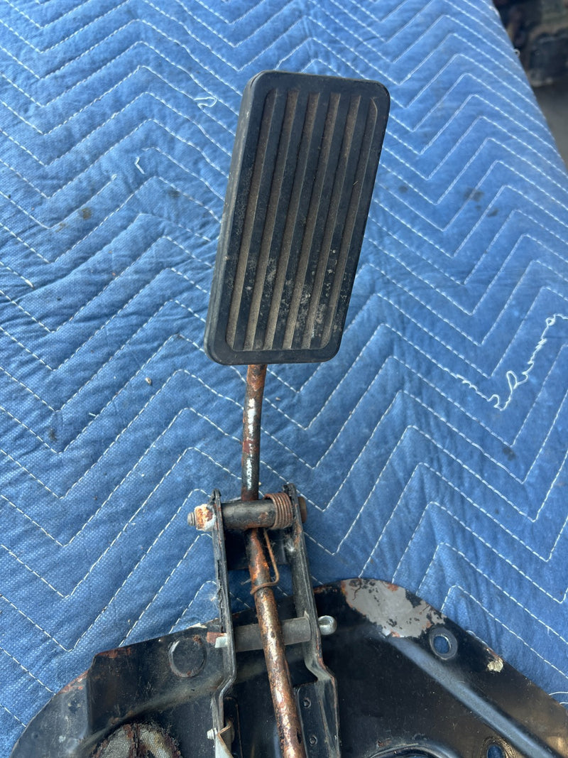 1967-1974 Volvo 140 142 144 145 Gas Pedal Accelerator Assembly OEM #4921EM