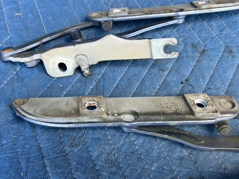 2000-2005 BMW 330xi 325xi E46 Left & Right Hood Hinge Pair Bonnet OEM #4783EM