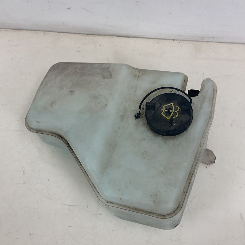 2002-2005 Lincoln Town Car Signature Windshield Washer Reservoir F8VU-17B613-AD OEM #5134M