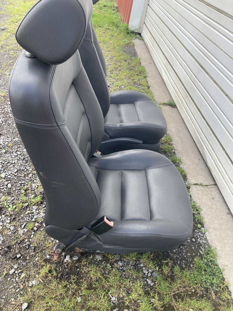 2001-2005 Volkswagen Passat Seat Front Pair Left Right Black OEM #5530M