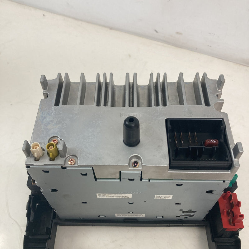 2001-2005 Volkswagen Passat Radio AM FM CD Headunit OEM #5497M