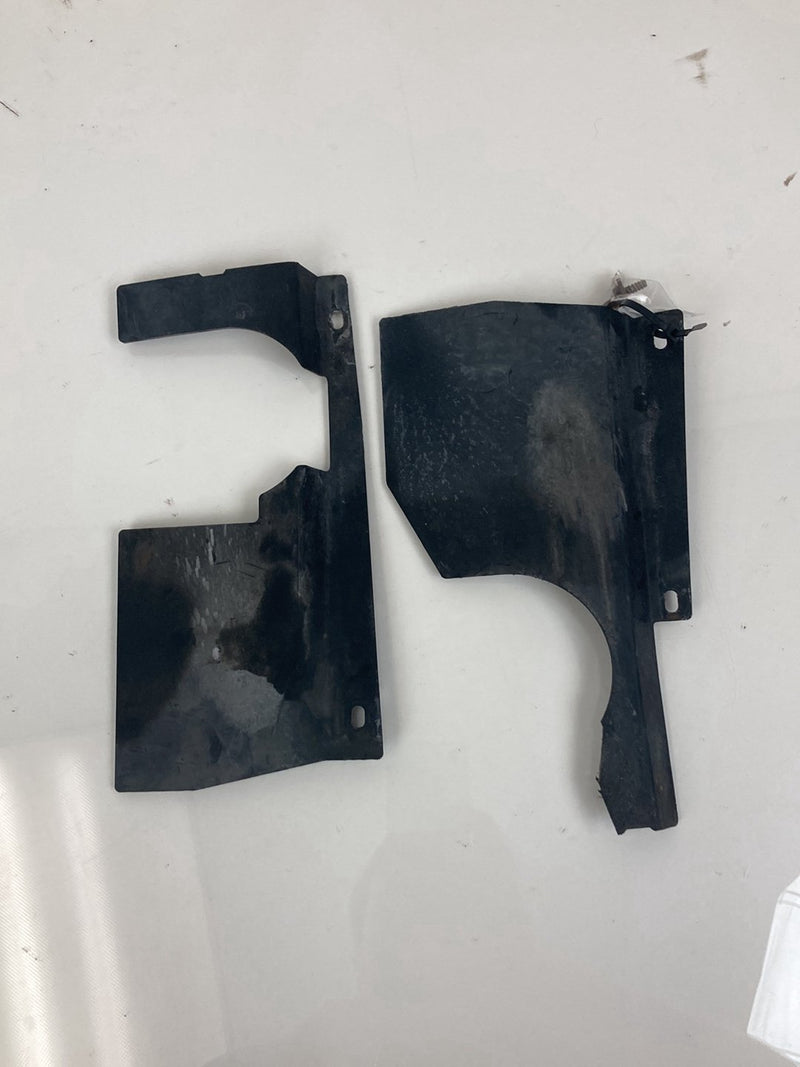 1992 Volvo 940 944 - Radiator Air Dam PN: 1328952 3507061