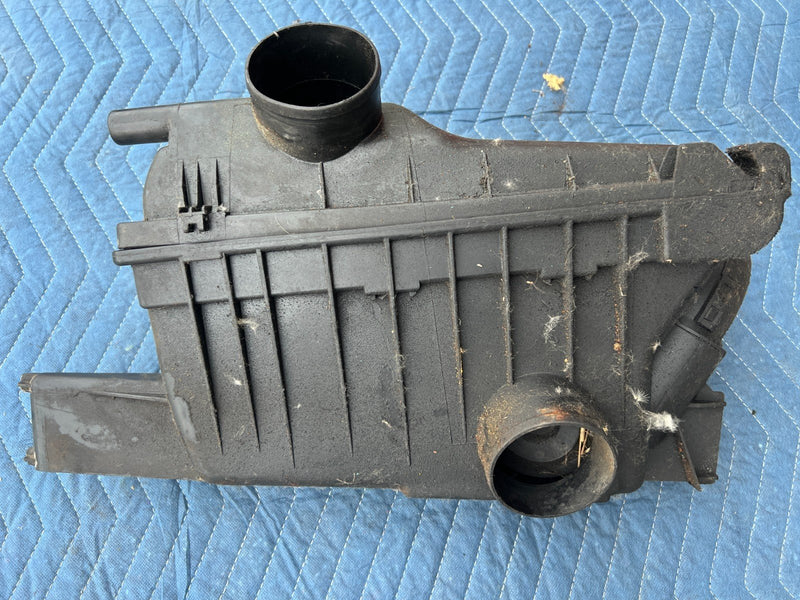 1986-1993 Volvo 240 244 245 2.3L B230F Air Cleaner Assembly 1266791 OEM #4073EM