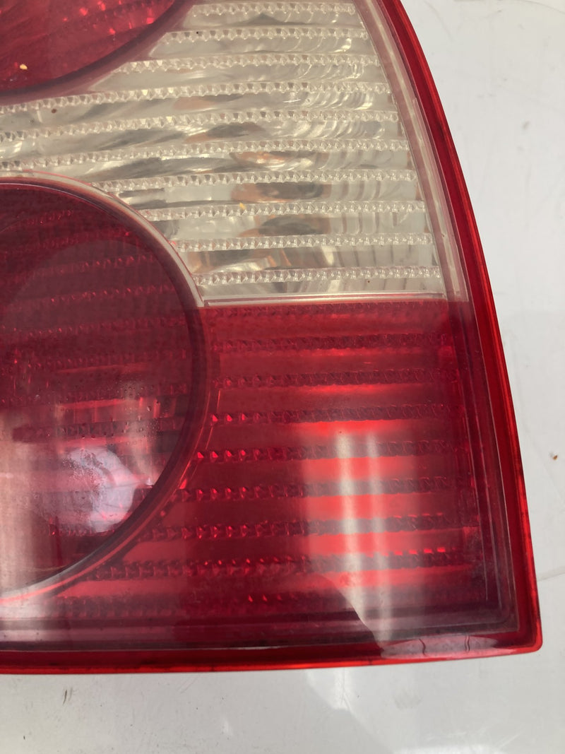 2001-2005 VW Volkswagen Passat Tail Light Right 28408015 OEM #5567M