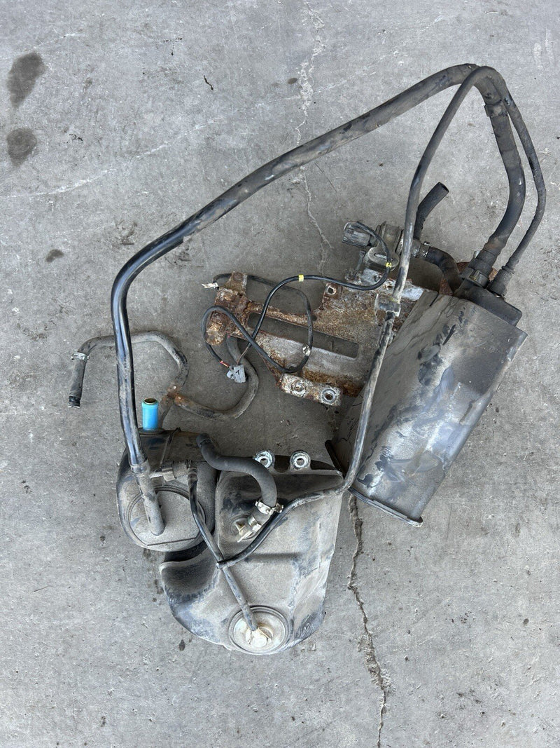1998-2000 Volvo V70R V70 EVAP Fuel Tank Purge Canister Expansion Vent OEM #3975E