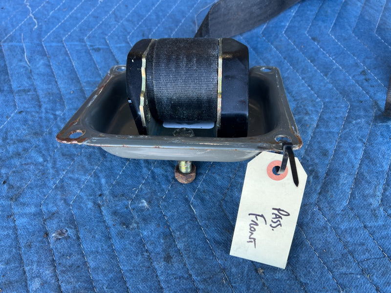 1986-1993 Volvo 240 244 245 Front Passenger Right Seat Belt Retractor OE #4342EM