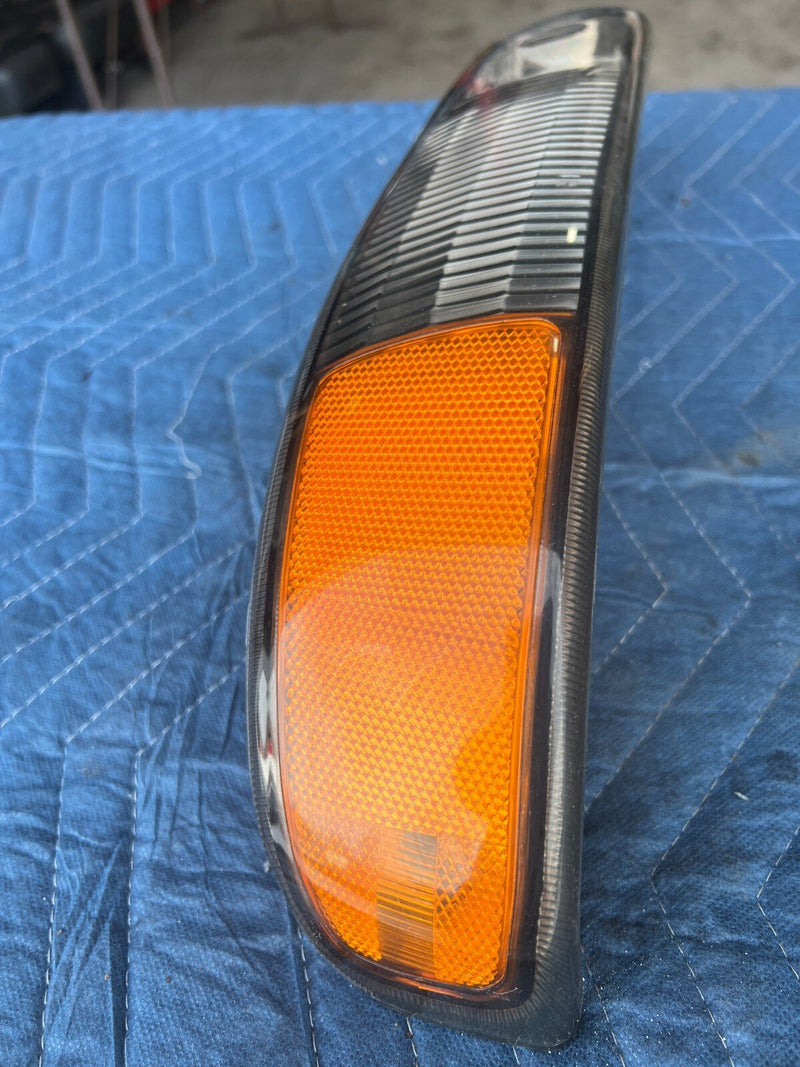 1999-2002 Chevy Silverado GM 1500 2500 Front RH LH Turn Signal Light OEM #1735CN