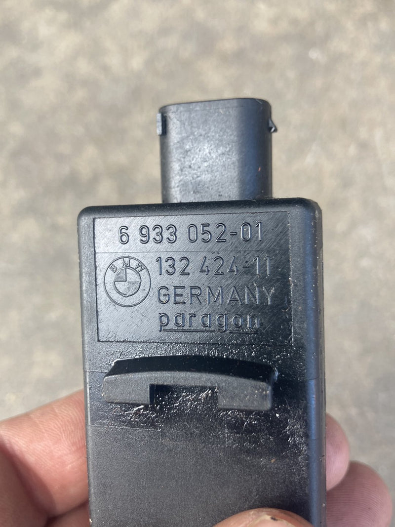 2003-07 BMW 545i E60- Ambient Temp Sensor Recirculating AC 6933052 132424 #4992M
