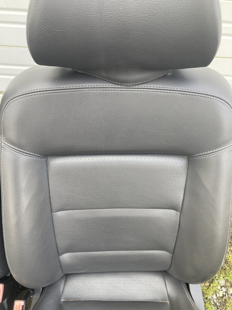 2001-2005 Volkswagen Passat Seat Front Pair Left Right Black OEM #5530M