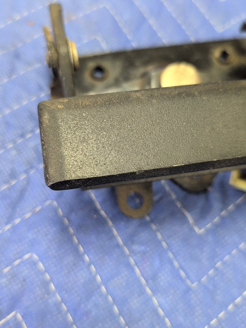 1999-2007 Chevrolet K1500 - Tailgate Handle