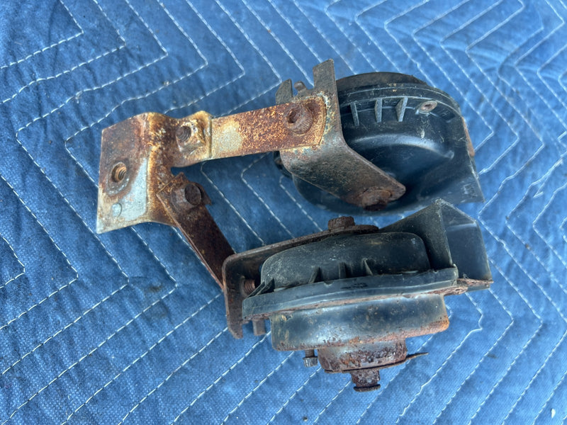 1967-1974 Volvo 140 142 144 145 Horn High & Low Tone Signal Pair OEM #4953EM