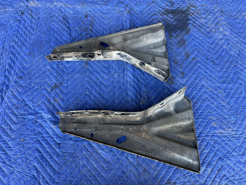 Volvo 240 - Rear Bumper Brace