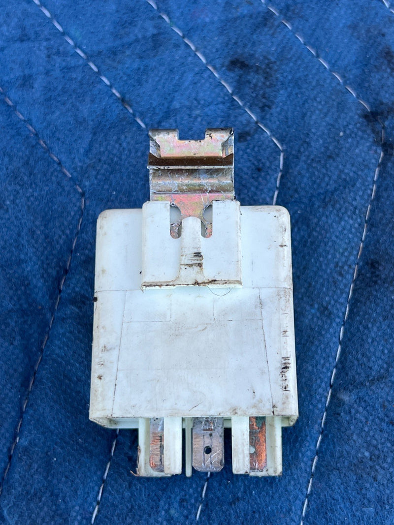 1986-1993 Volvo 240 244 245 Fuel Pump Relay 3523608 OEM #4168EM