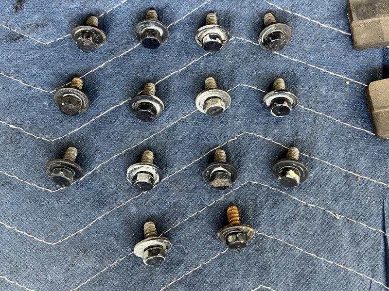 1993-1997 Volvo 850 850R Front Fender Mounting Screws Hardware Bolts OEM #4553E