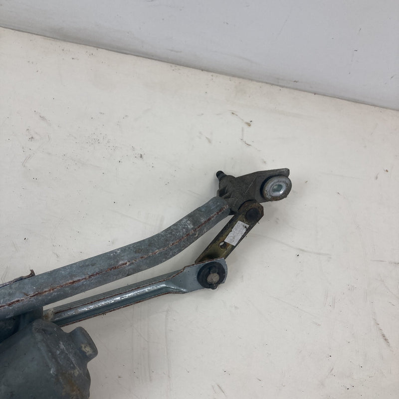 2001-2005 Volkswagen Passat Windshield Wiper Linkage Motor OEM #5520M