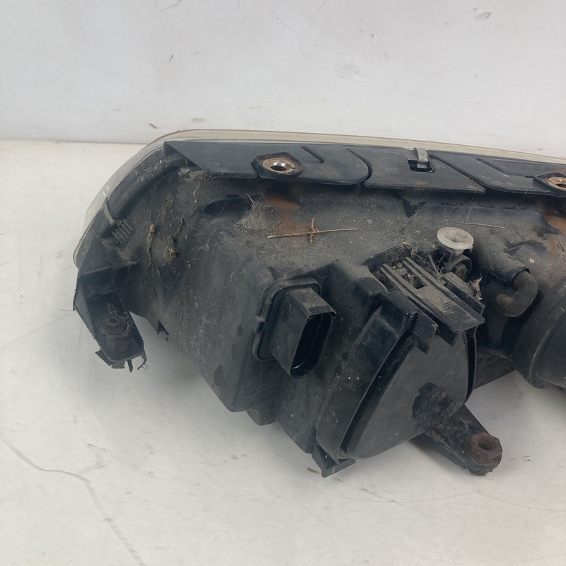 2001-2005 Volkswagen Passat Headlight Assembly Right #5560M