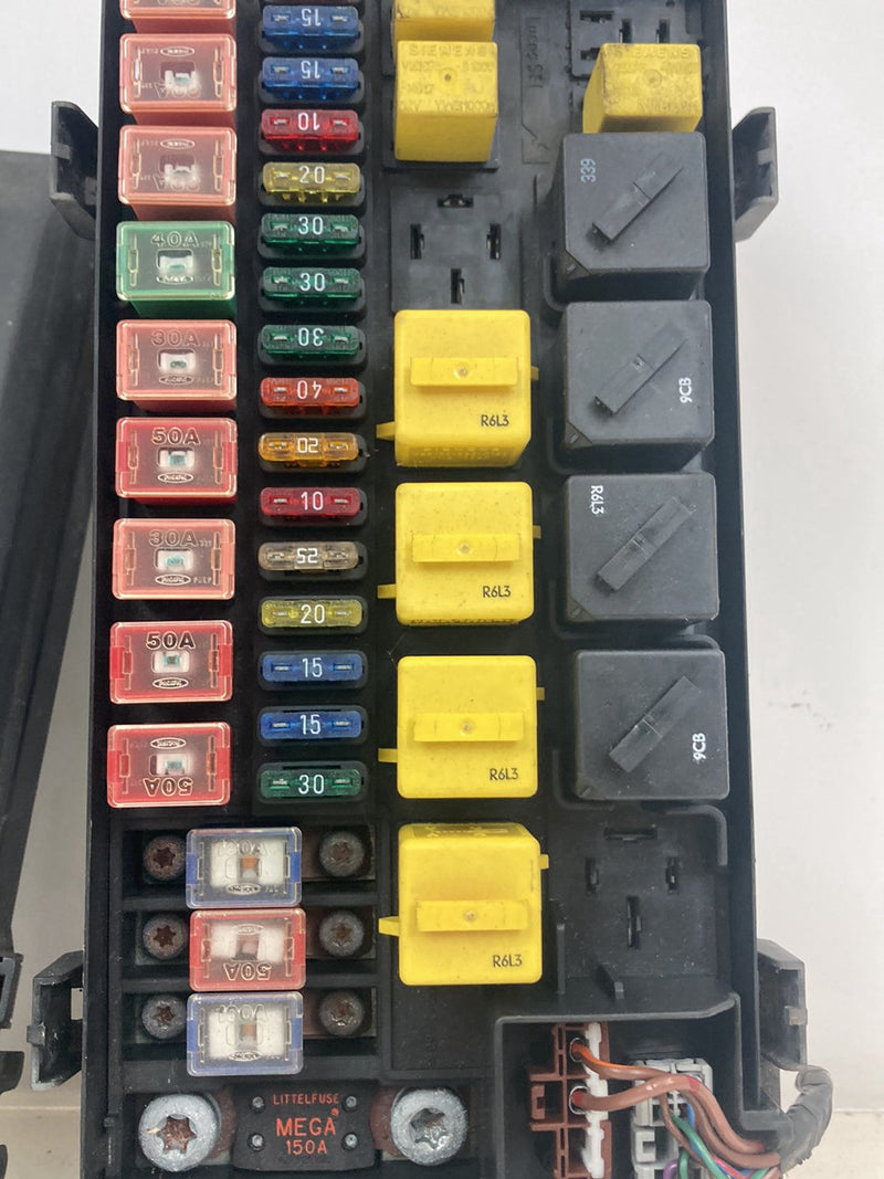 1999-2004 Land Rover Discovery II L550 Engine Fuse Box OEM #5068M