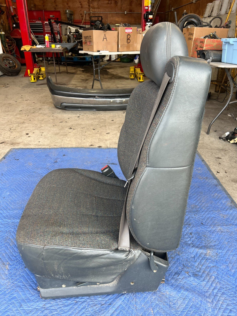 1999-2002 Chevy Silverado GM Driver Left Front Seat Bucket Seatbelt OEM #1853CN