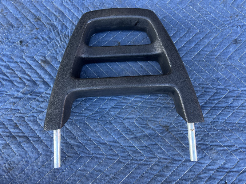 Volvo 240 - Headrest