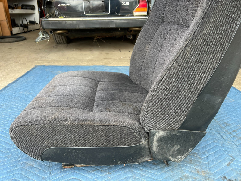 1986-1993 Volvo 240 244 Front Passenger Right Seat Gray Cloth *NICE* OE #4405EM