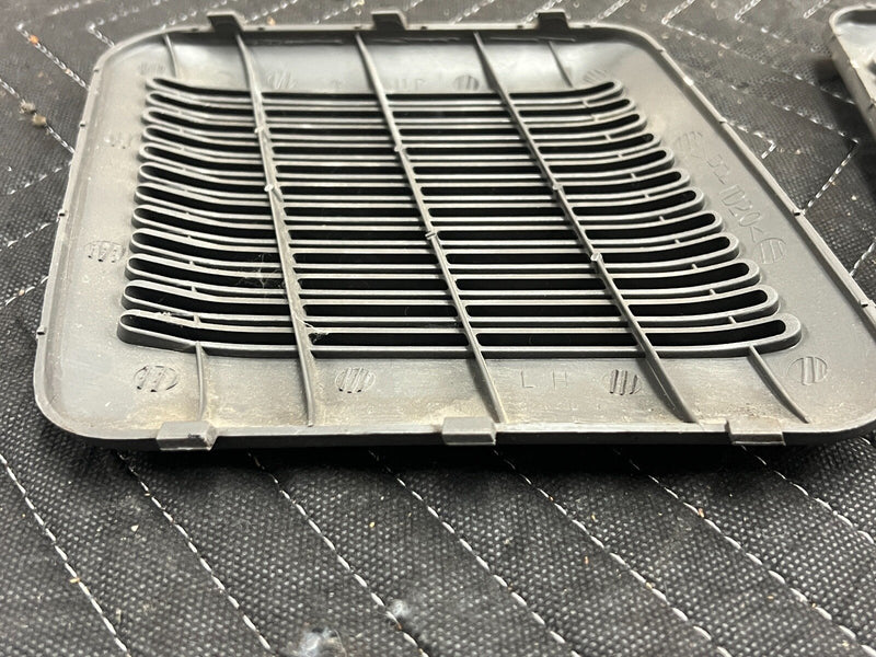 1998-2002 Isuzu Trooper Pair LH & RH Speaker Cover Grille Trim 76820 OEM #870EM