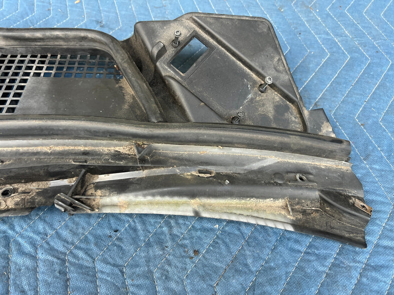 1998-2003 Mercedes W210 E320 Windshield Wiper Cowl Cover Trim Screen OEM #4663EM