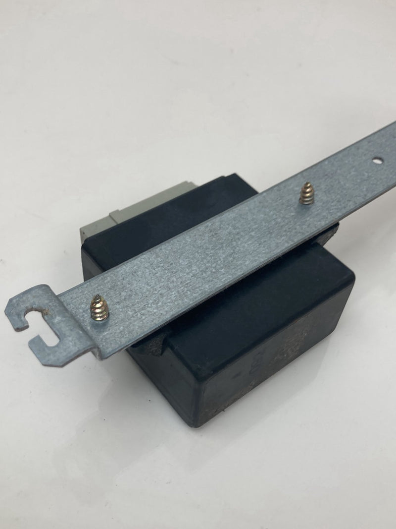 1992 Volvo 940 944 - Cruise Control Module PN: 9130207 006310-04
