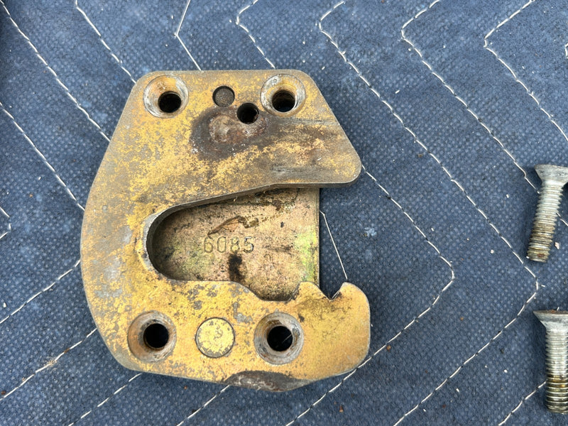 1967-1974 Volvo 140 142 144 145 Front Driver Left Door Latch Hardware OE #4876EM