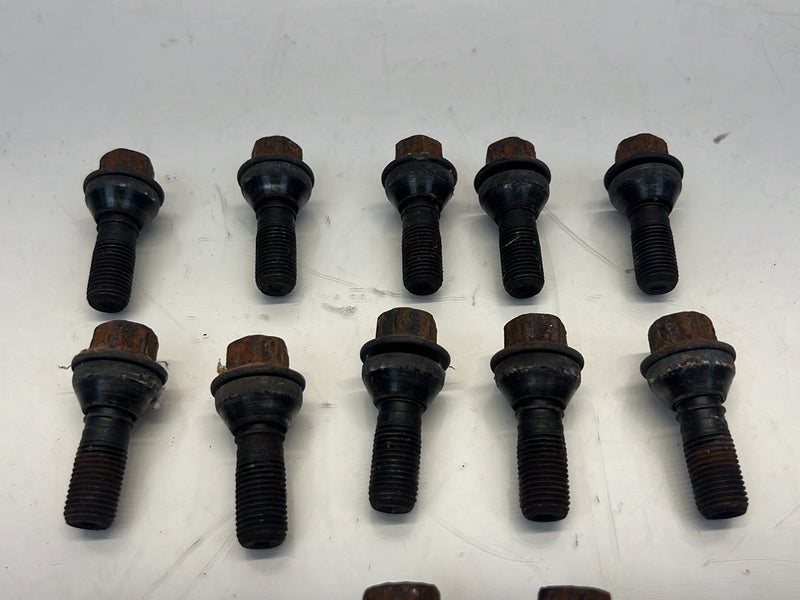 2006 BMW X5 E53 - Lug Nuts