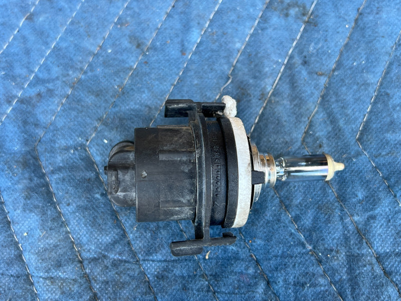 2002-2005 BMW 330xi 325xi E46 High Beam Headlight Lamp Bulb Socket OEM #4801EM