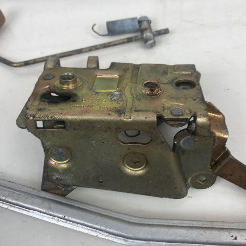 1986-1993 Volvo 240 244 Door Handle Linkage Latch Assembly 4 68254 OEM #4882M