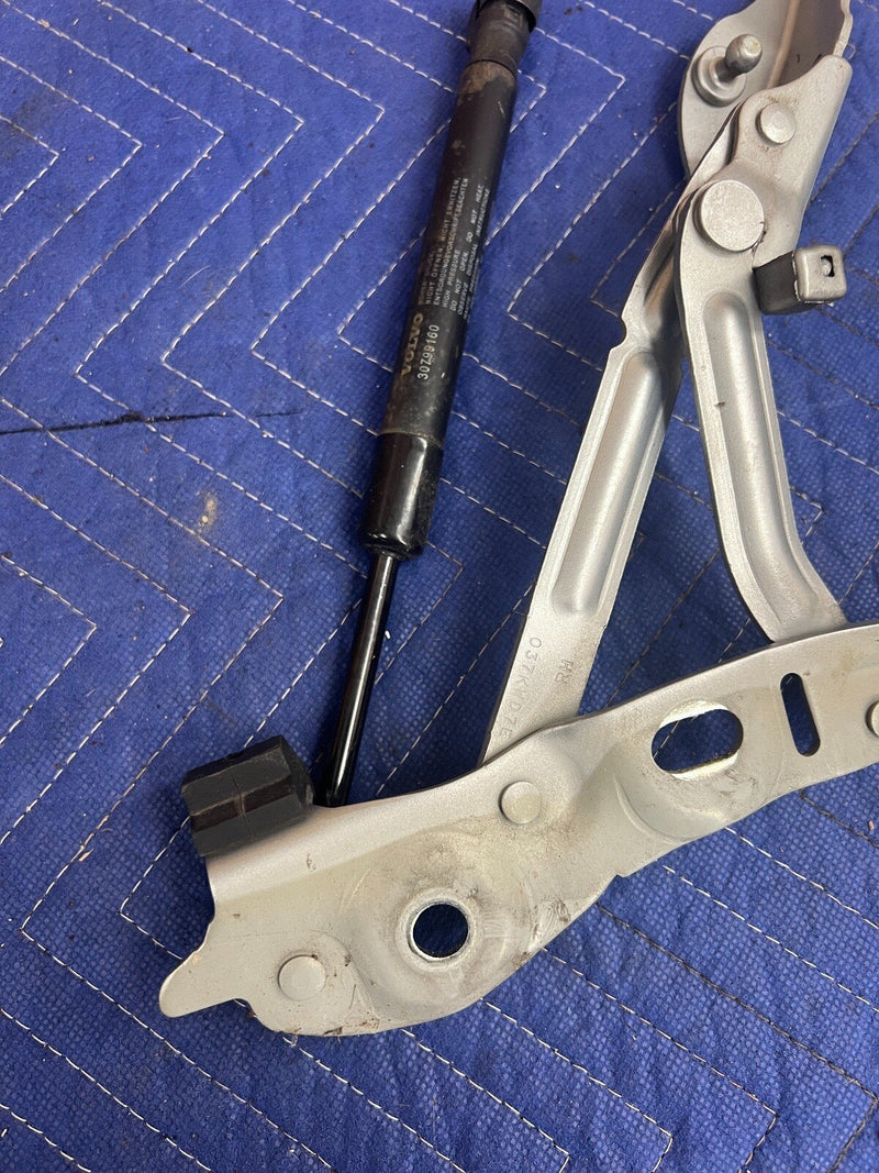 - Trunk Hinge PN: 30779936, 051XGD7, 355KAA6E, 30799160