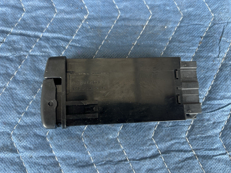 1993-1997 Volvo 850 850R Hazard Emergency Flasher Light Switch 9125204 OE #4459E