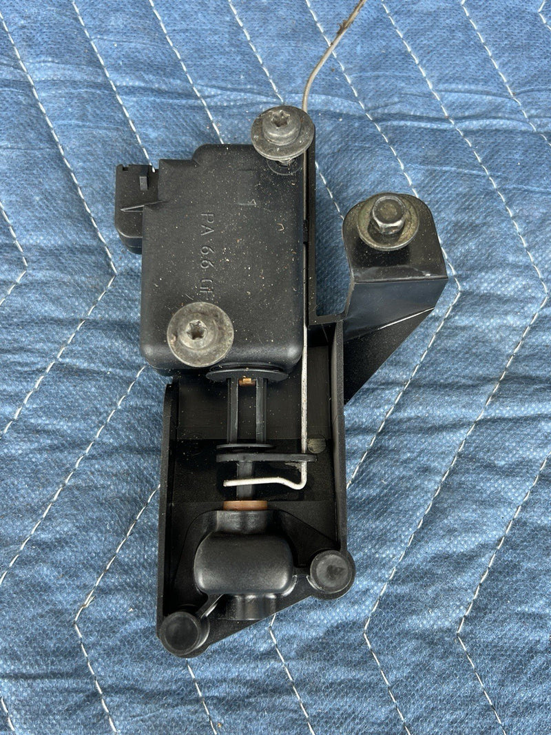 1993-1997 Volvo 850 850R Gas Fuel Door Lock Actuator Release 3509749 OEM #4472E