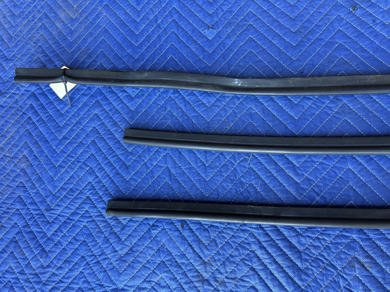 1998-2003 Jaguar XJR XJ8 X308 Hood To Engine Bay Seal Set Weather Strip #4657E
