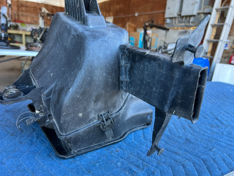 2000-2005 BMW 330xi 325xi E46 Air Intake Cleaner Filter Housing Box OEM #4833EM