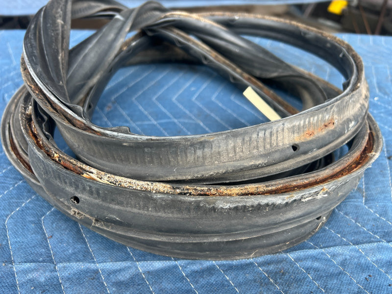 1992-1995 Volvo 940 740 Wagon Only Rear Hatch Seal Weather Gasket OEM #3210EM