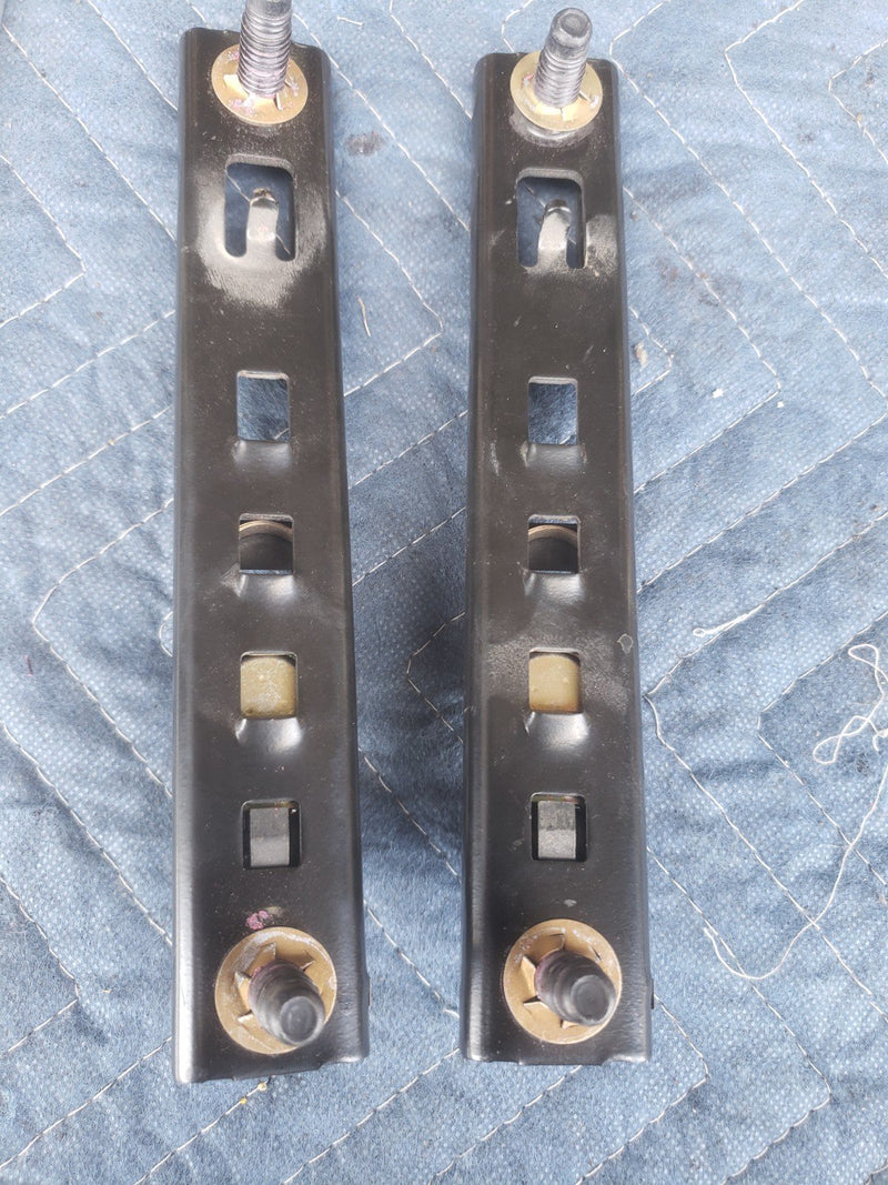 2000-2005 Chevy Impala RH & LH Seat Belt Adjuster Pair 1032260 23156C OE #2168CN