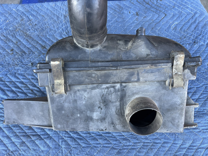 Volvo 240 - Air Filter Box PN: 463503