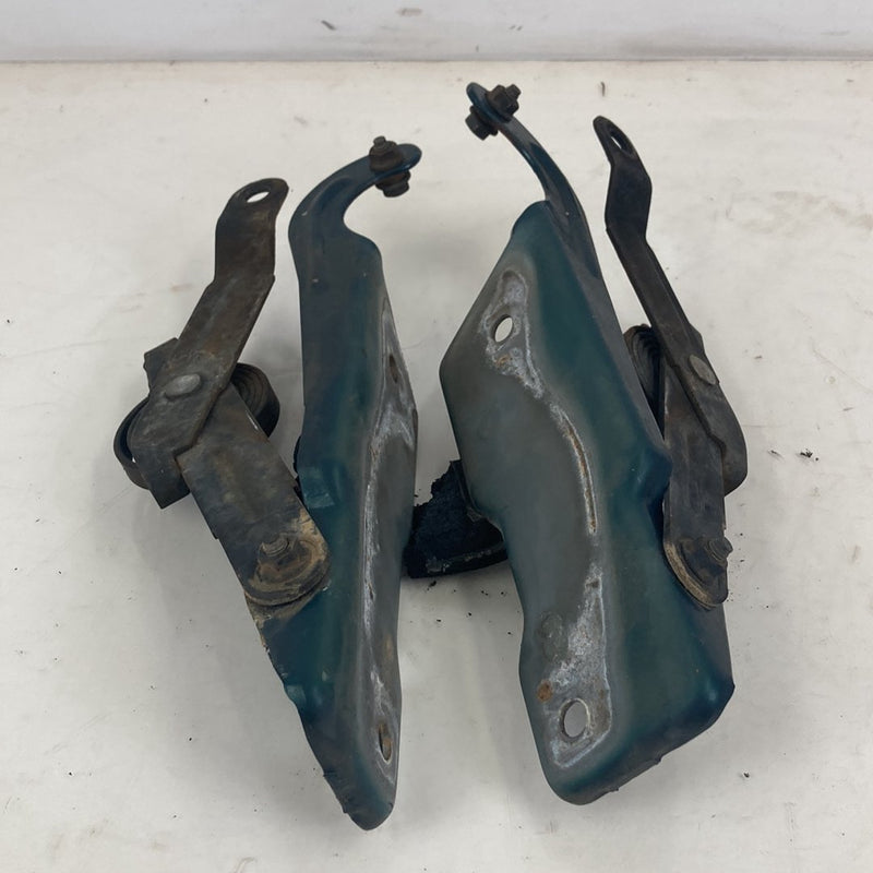 1995-1998 Chevrolet GMC C/K Hood Hinge Pair 15690184 15690183 OEM