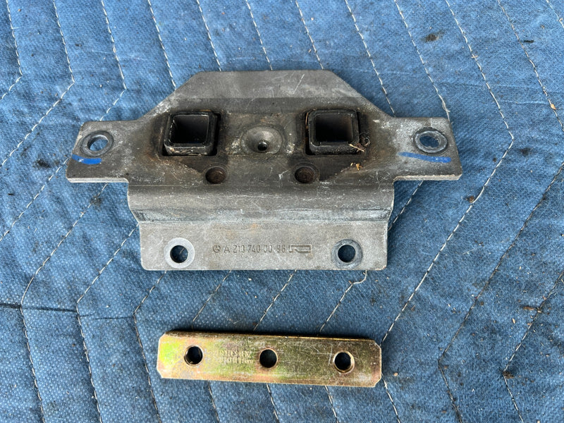 1996-2003 Mercedes W210 E320 Wagon Only Rear Hatch Gate Striker Plate OE #4667EM