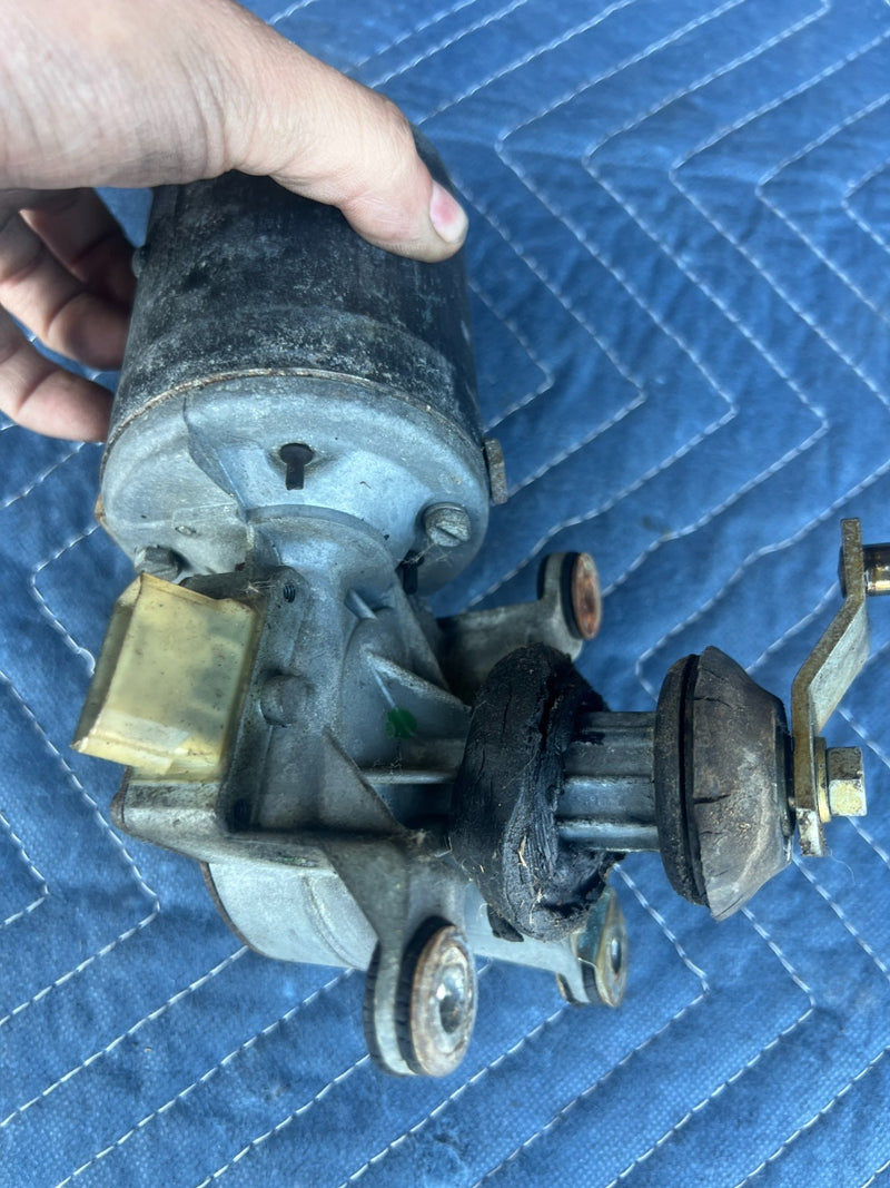 1967-1974 Volvo 140 142 144 145 Front Windshield Wiper Motor Assembly OE #4920EM
