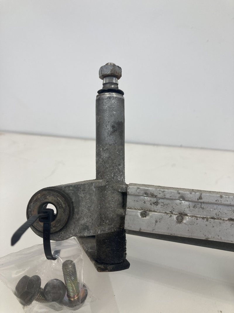 1992 Volvo 940 944 - Wiper Linkage PN: 1392140