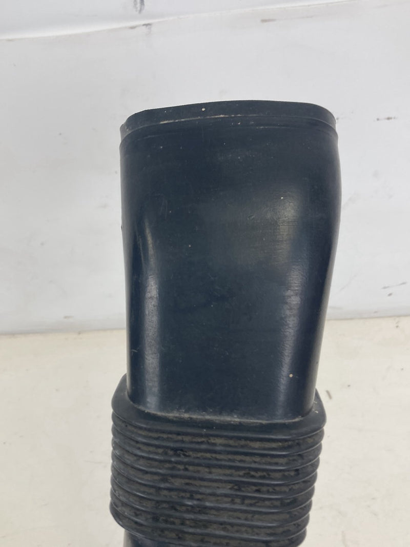 1998-2000 Volvo V70 Air Intake Tube Duct 09447101 OEM #5207M