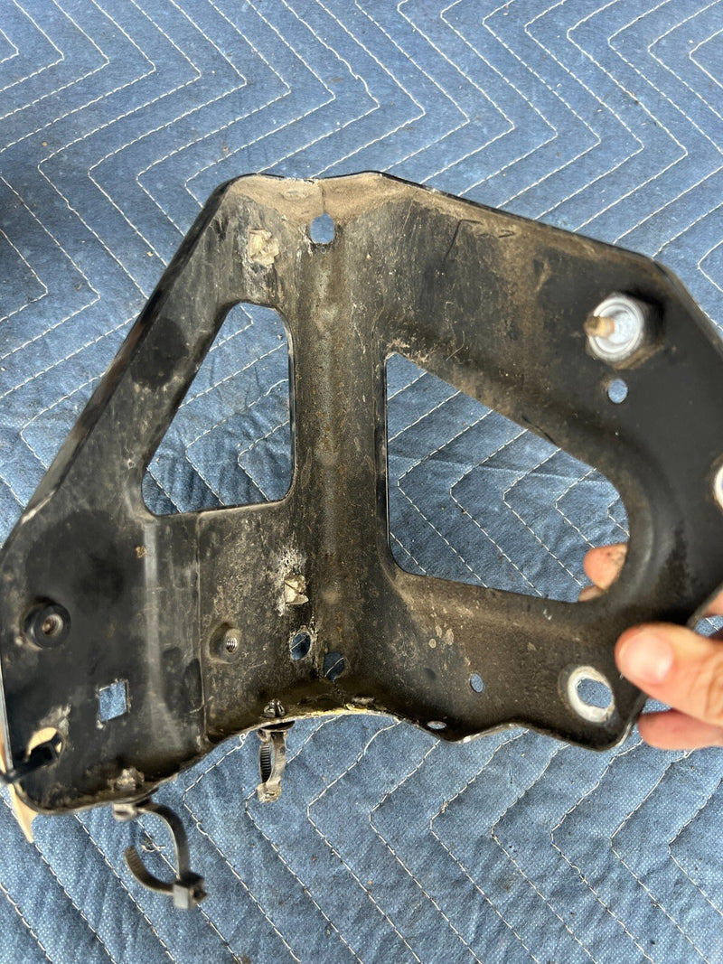 2005-2011 Audi A6 Front Left Right Bumper Bracket Pair 4F0 821 135B/6A OEM #61ZJ