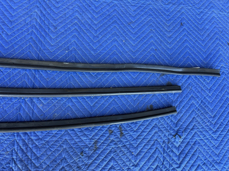 1998-2003 Jaguar XJR XJ8 X308 Hood To Engine Bay Seal Set Weather Strip #4657E
