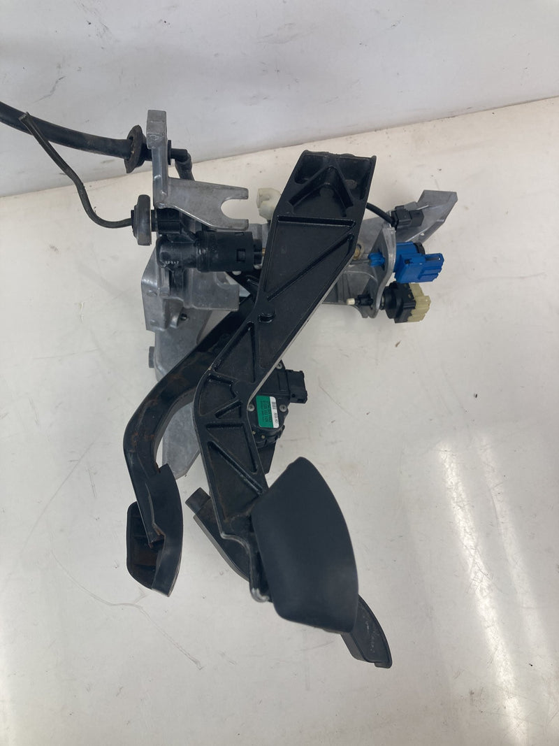 2001-2005 Volkswagen Passat Manual Clutch Pedal Assembly OEM #5505M