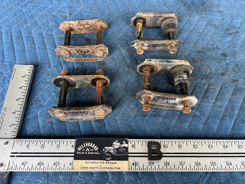 1985-1988 Suzuki Samurai SJ413 Leaf Spring Shackles Front Rear 41461-77300 OEM