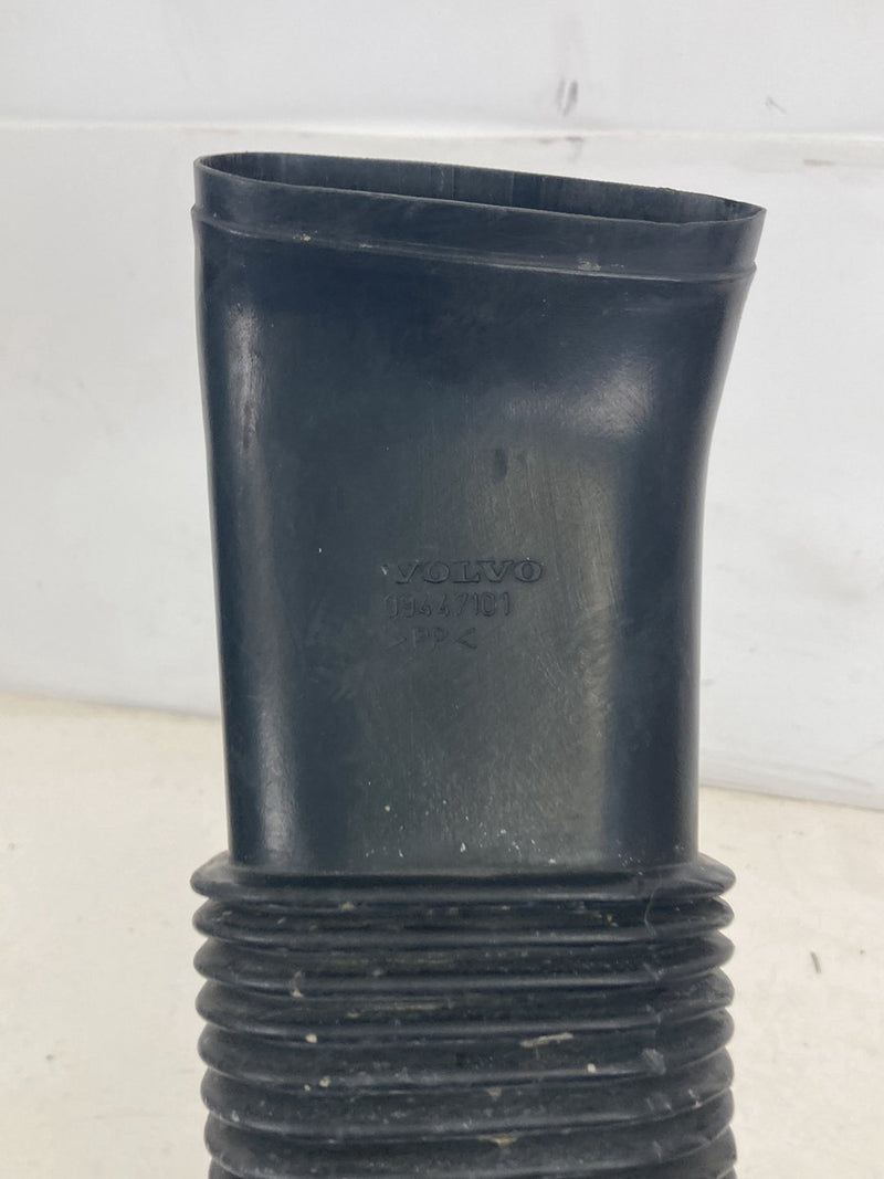 1998-2000 Volvo V70 Air Intake Tube Duct 09447101 OEM #5207M