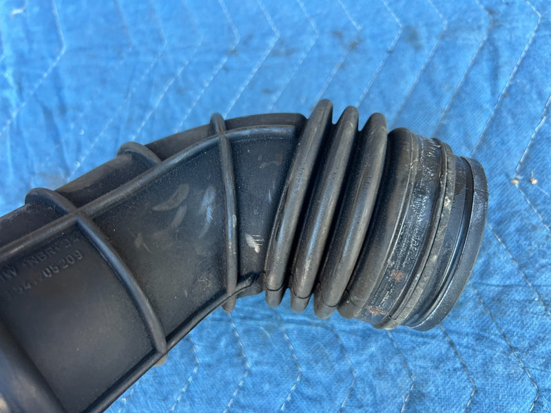 2000-2005 BMW 330xi 325xi E46 Upper Air Intake Hose Pipe Duct OEM #4775EM